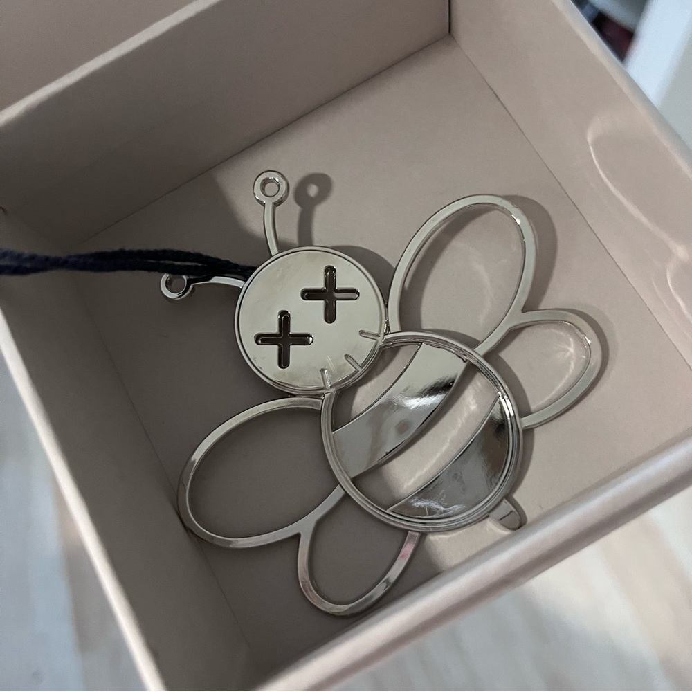Dior x Kaws | Bee Gift Tag